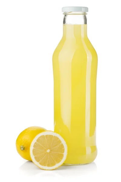 Fles van citroensap en verse citroenen — Stockfoto