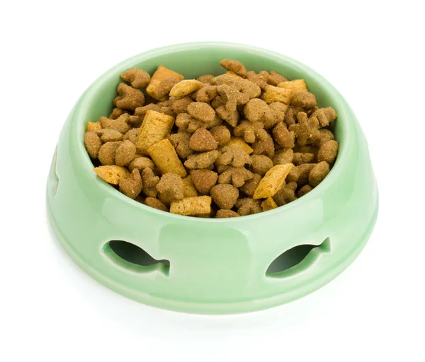Кошачья еда в миске — стоковое фото