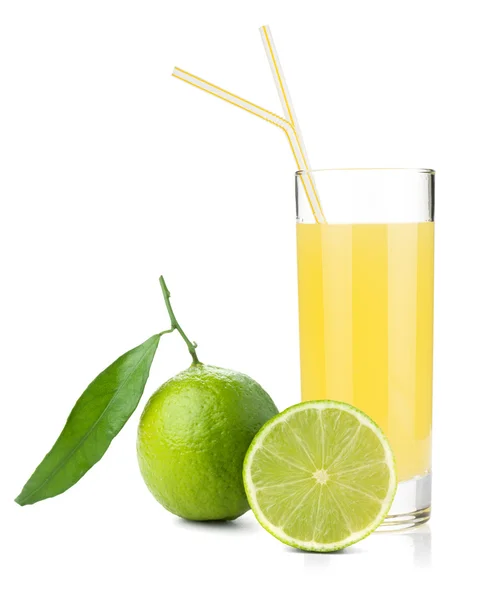 Lime juice glass with ripe limes — Stock Photo, Image
