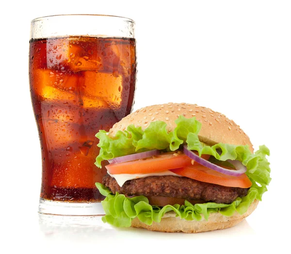 Sklenice cola s ledem a hamburger — Stock fotografie