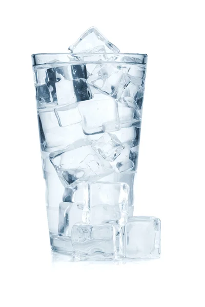 Vaso de agua pura con cubitos de hielo —  Fotos de Stock