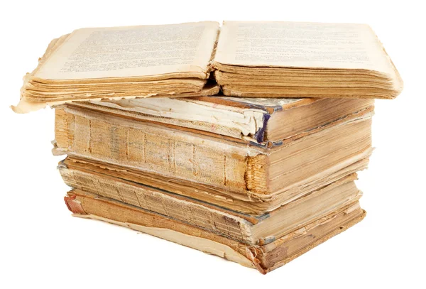 Eski kitaplar beyaz zemin üzerine kazık — Stok fotoğraf