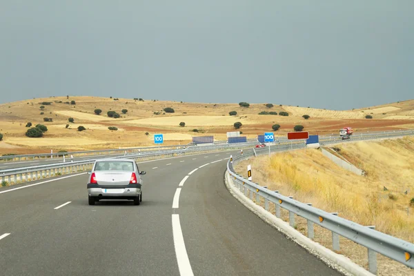 Cena de estrada de vários carros em Espanha — Fotografia de Stock