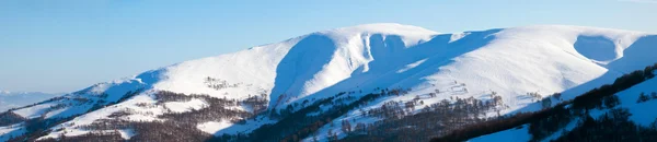 Vista panorámica de las montañas de invierno —  Fotos de Stock
