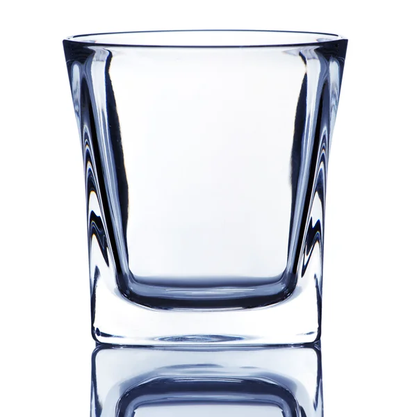 Leeg glas geïsoleerd op witte achtergrond — Stockfoto