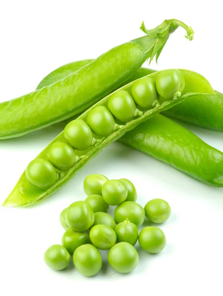 흰색 배경 위에 신선한 녹색 완두콩 포드 — 스톡 사진