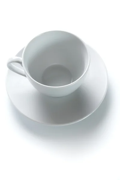 Tasse à café et une soucoupe sur fond blanc — Photo