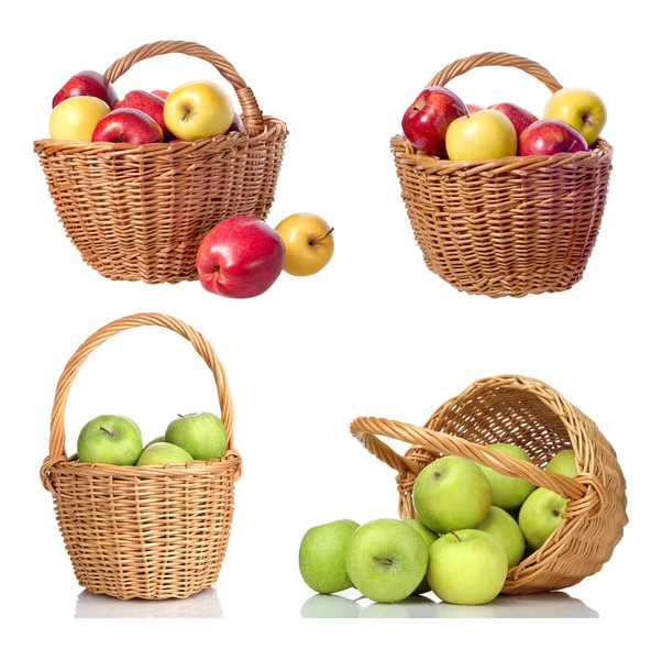 Körbe mit Äpfeln auf weißem Hintergrund — Stockfoto