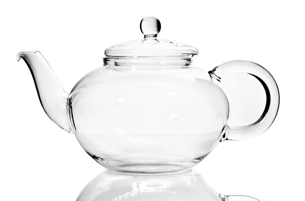 Lege glazen theepot op witte ondergrond — Stockfoto