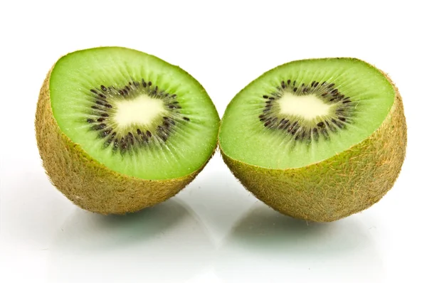 Kiwi fruit op witte achtergrond — Stockfoto
