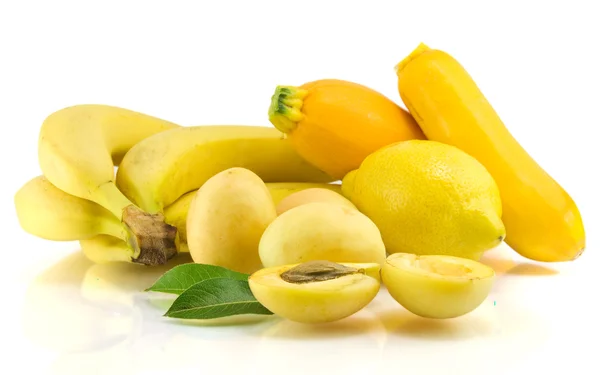 Elszigetelt a fehér, sárga gyümölcsöt — Stock Fotó