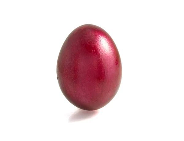 Пасхальное яйцо на белом фоне — стоковое фото