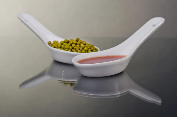 stock image Mung beans in a ceramic bowl