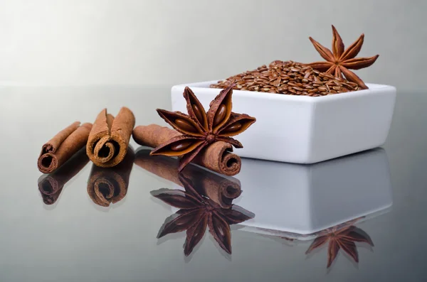 Star anise, cinnamon and flax — Stock Photo, Image
