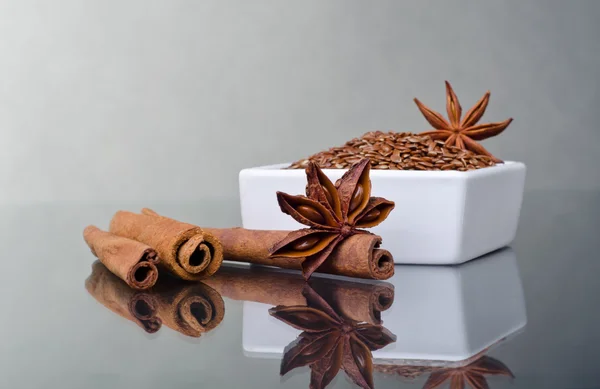 Star anise, cinnamon and flax — Stock Photo, Image