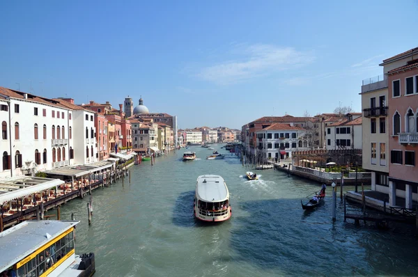 채널 그랜드 폰 테 디 칼라-베네치아-이탈리아에서의 보기 — 스톡 사진
