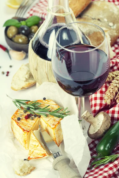 Comida e vinho italiano — Fotografia de Stock