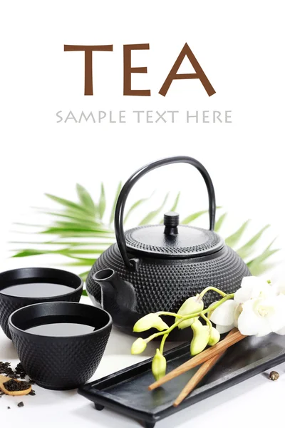 Groene thee en eetstokjes — Stockfoto