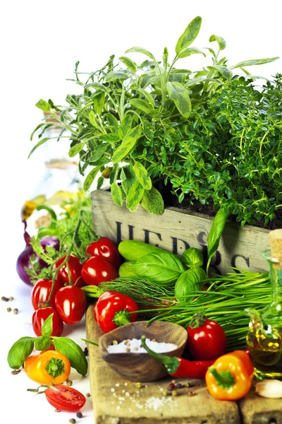 Herbs in the box and fresh vegetables — Stock Photo, Image