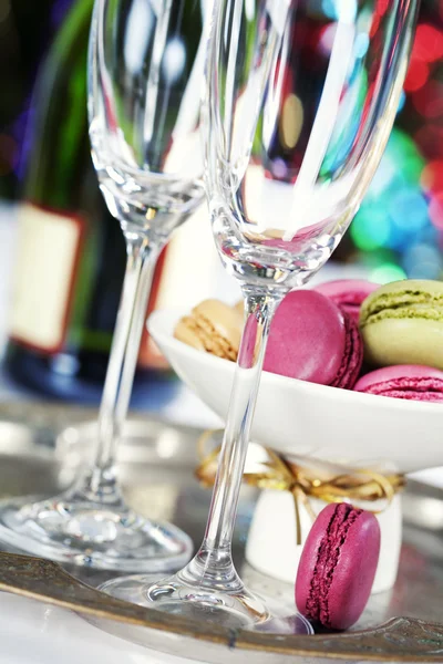 Macarons colorés et Champagne — Photo