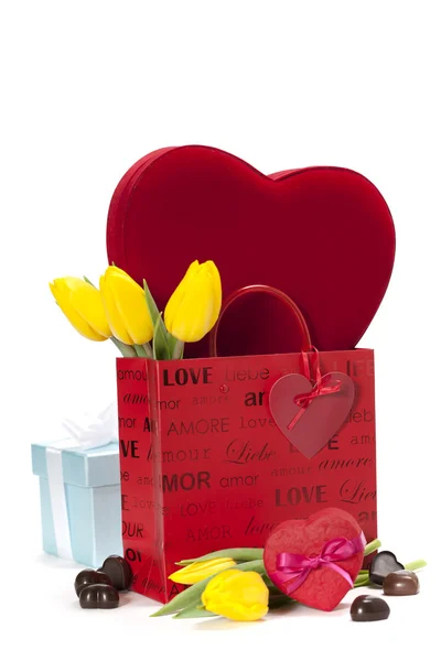 Gift boxes and fresh flowers — Stock Photo, Image
