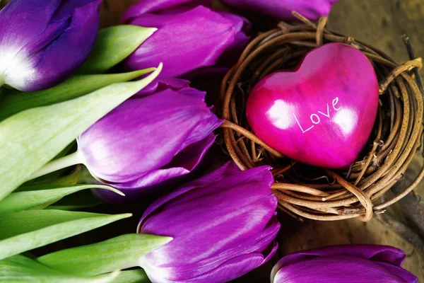Serca i tulipany — Zdjęcie stockowe