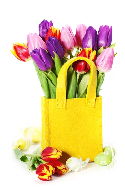 Jarní tulipány s velikonoční vajíčka — Stock fotografie