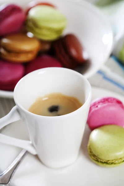 浓咖啡和法国杏仁饼 — 图库照片
