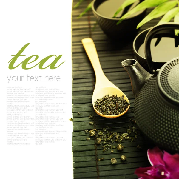 Green tea and chopsticks — Stock Photo, Image