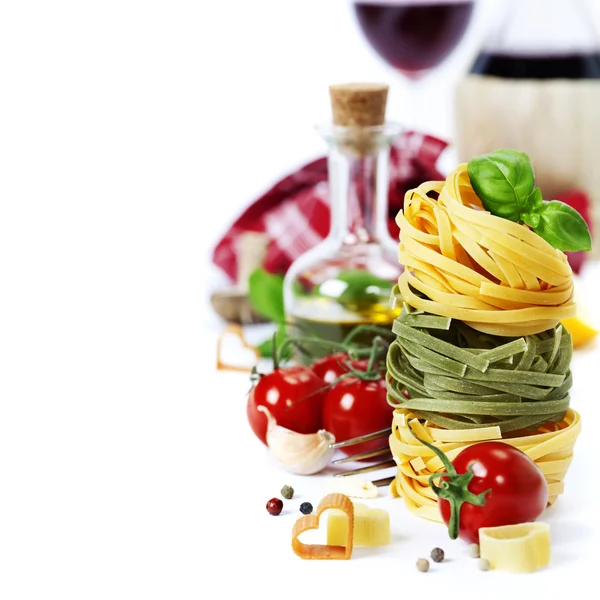 Pastas italianas y vino — Foto de Stock