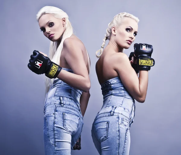 Dos sexy boxeador femenino — Foto de Stock