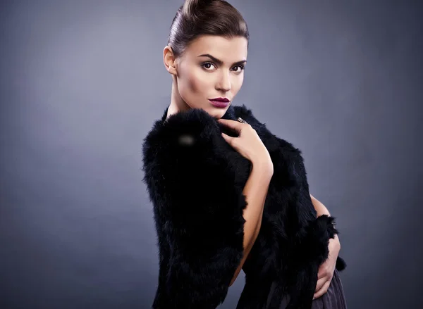 Portrait of stylish&fashionable pretty woman in fur — Stock Photo, Image