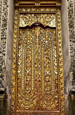 eski ahşap kapı süsleri Bali ile.
