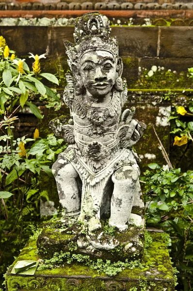 Ancienne sculpture en pierre . — Photo