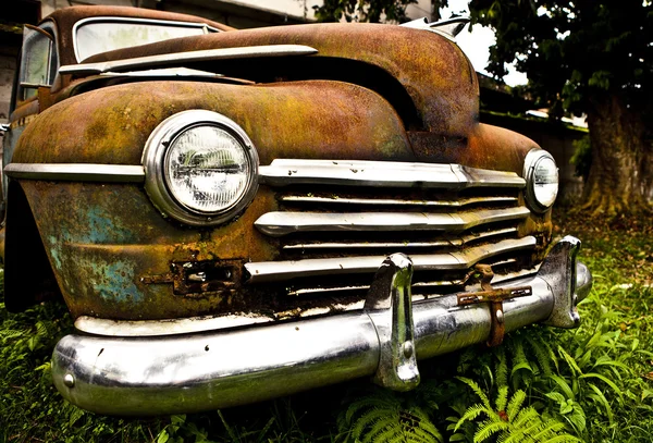 Grunge en hight roestige onderdelen van oude luxeauto. — Stockfoto