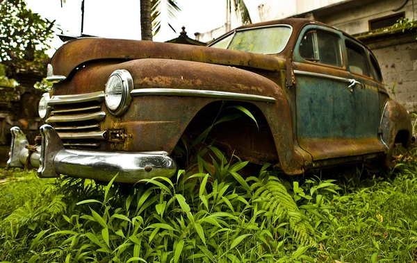 Grunge e hight elementos enferrujados de carro de luxo velho . — Fotografia de Stock