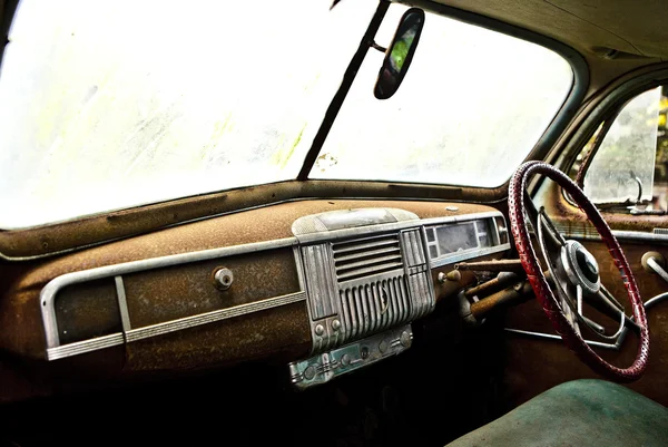 Grunge y altos elementos oxidados del viejo coche de lujo . —  Fotos de Stock