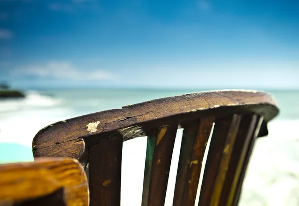 Tuoli lähellä merta — kuvapankkivalokuva