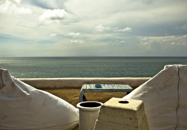 Καρέκλα κοντά ωκεανό — Φωτογραφία Αρχείου