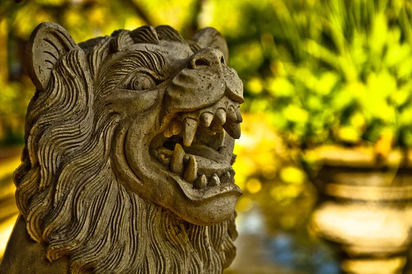 Um leão de pedra — Fotografia de Stock