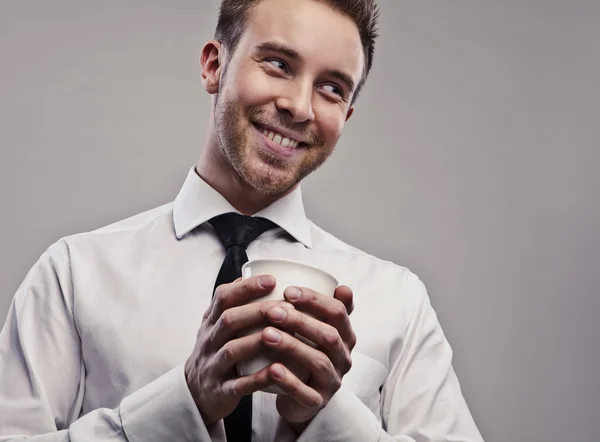 Jonge aantrekkelijke zakenman met witte dop — Stockfoto