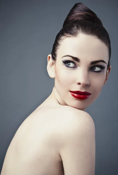 Perfect young woman with red lips. — Stock Photo, Image