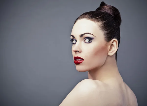 Perfect young woman with red lips. — Stock Photo, Image