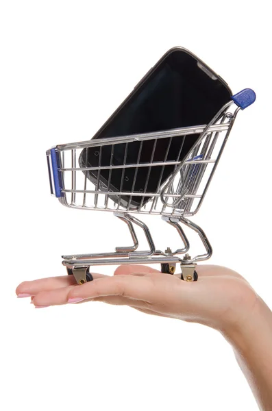 Смартфон в тележке для покупок на ладони — стоковое фото