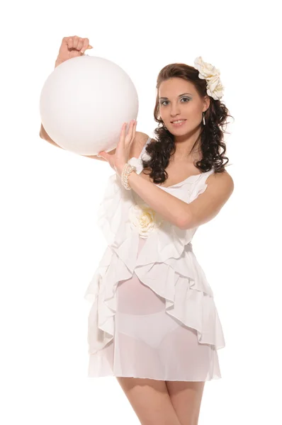 गर्भवती महिला सफेद गेंद पकड़े हुए — स्टॉक फ़ोटो, इमेज