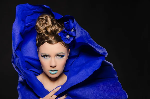 Yatay mavi kadın portresi — Stok fotoğraf