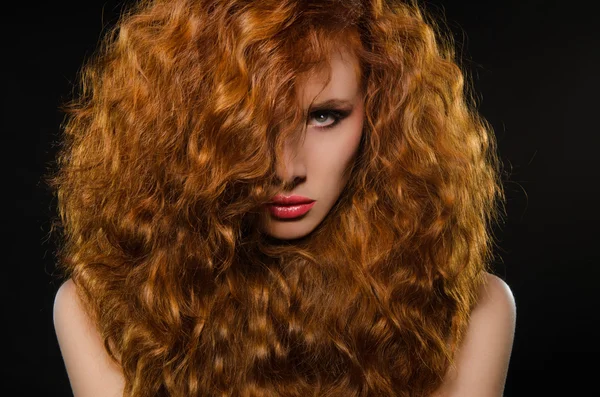 Yatay Kızıl saçlı kadın portresi — Stok fotoğraf