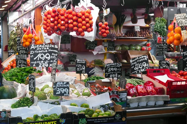 Рынок La Boqueria в Барселоне, Испания — стоковое фото