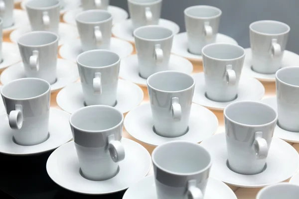 Muitas canecas de café branco — Fotografia de Stock