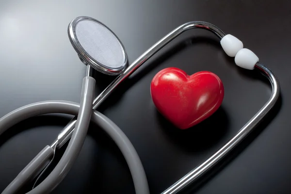 Stethoscoop & rood hart — Stockfoto